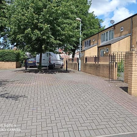 Luxury New House With Free Parking Leilighet Birmingham Eksteriør bilde