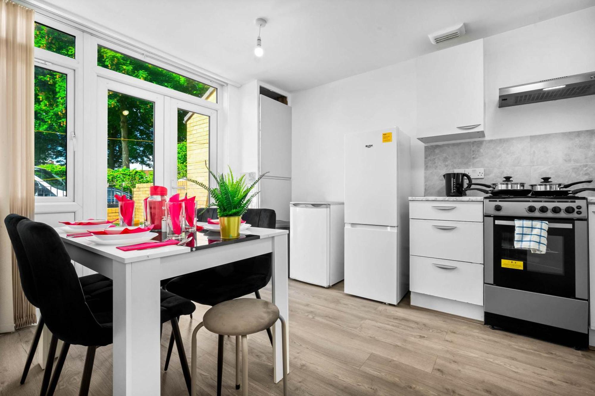 Luxury New House With Free Parking Leilighet Birmingham Eksteriør bilde
